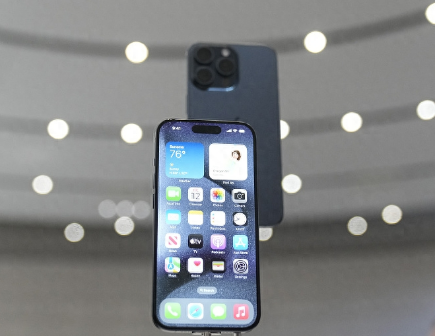万冲镇Apple维修站分享买iPhone15还是华为Mate60 